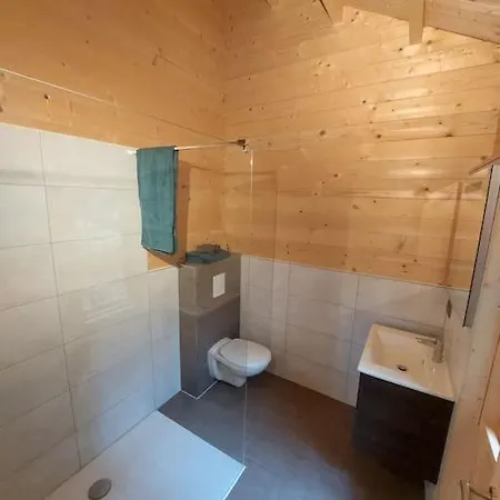 Tiny House Am Teich アパート